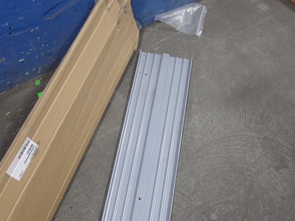 Goldblutt Bull Float