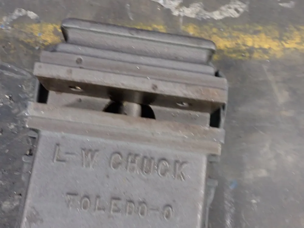 L-w Chuck Vise