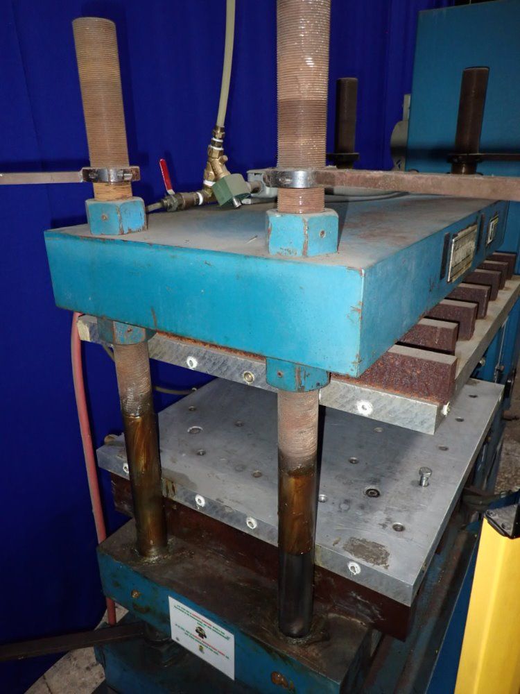Carver 4 Post Platen Press