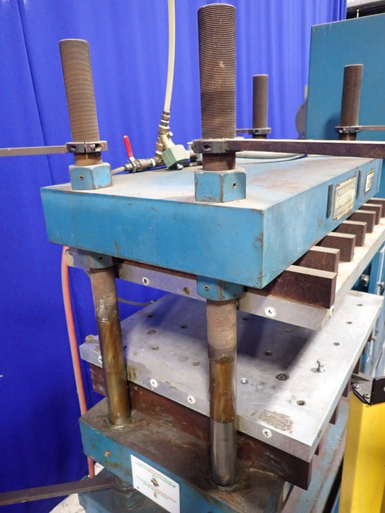 Carver 4 Post Platen Press