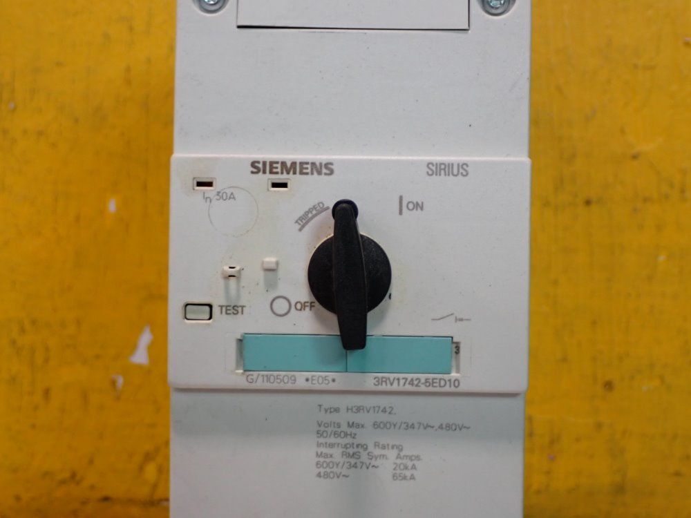 Siemens 3rv1742-5ed10 3, Pole 30 Amp Circuit Breaker - 3rv1742-5ed10