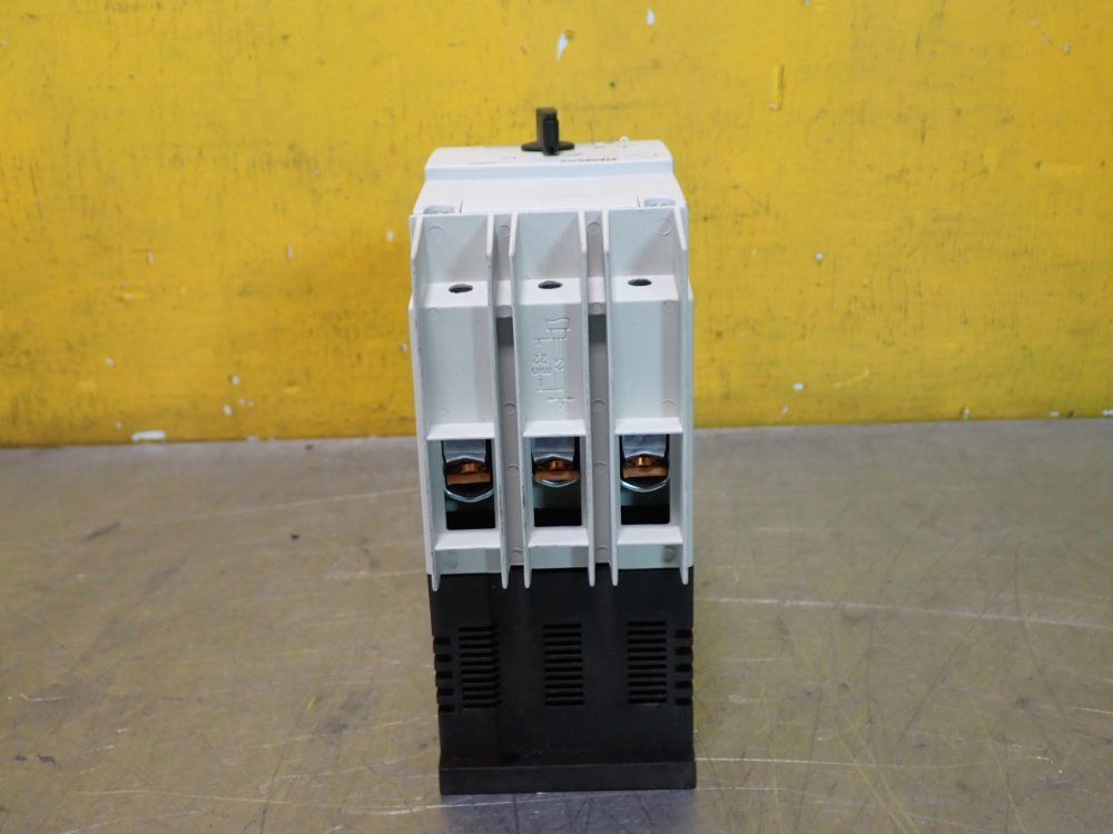 Siemens 3rv1742-5ed10 3, Pole 30 Amp Circuit Breaker - 3rv1742-5ed10