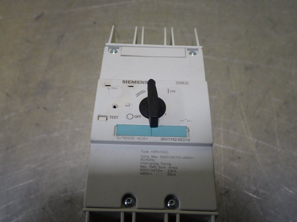 Siemens 3rv1742-5ed10 3, Pole 30 Amp Circuit Breaker - 3rv1742-5ed10