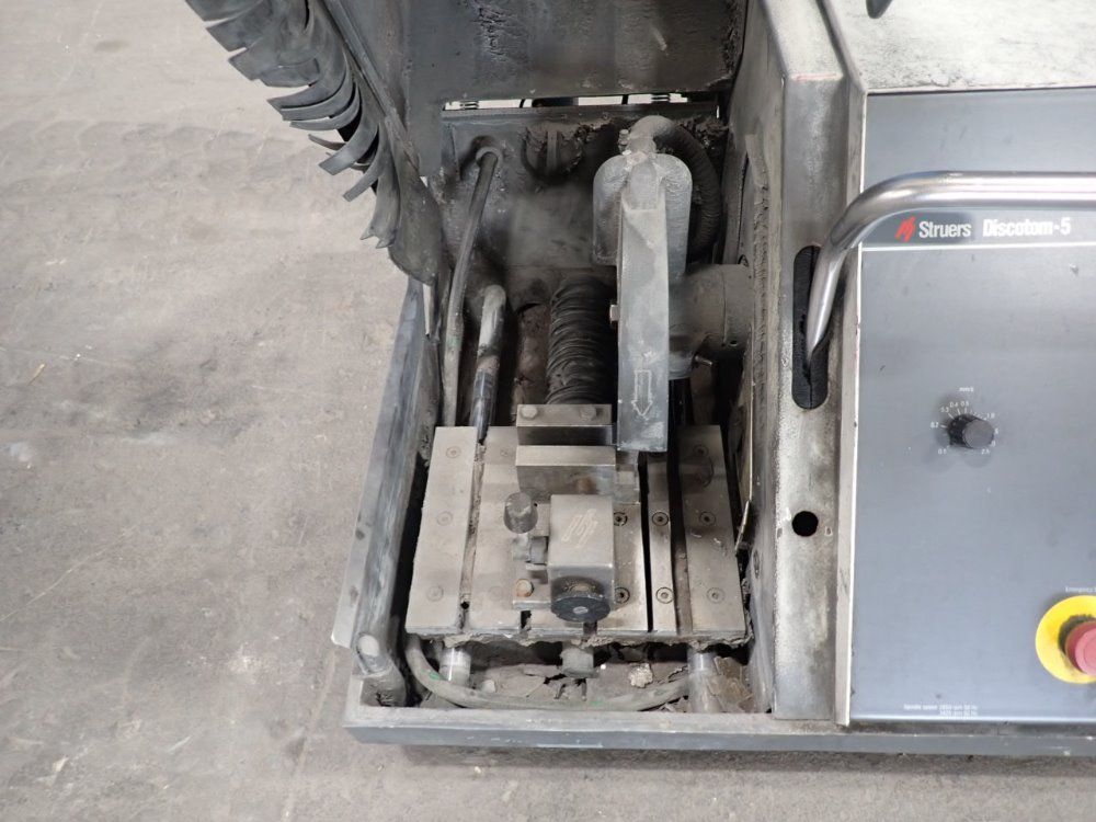 Struers 20.7a/8x11 Discotom 5 Saw - 05116236