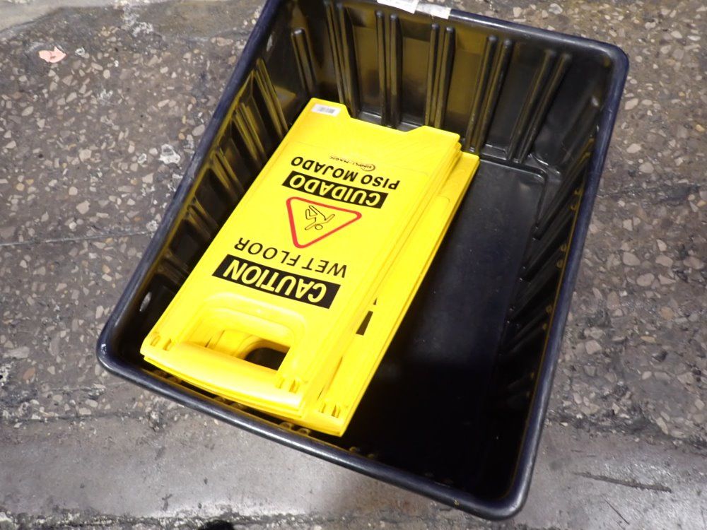 Simpli-magic Caution "wet Floor" Stands