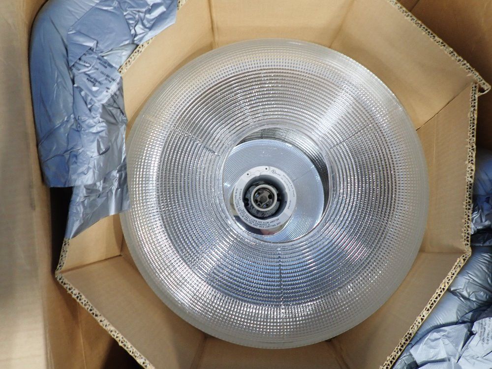 Holophane 17" X 11" Glass Light Fixture - Lb-4776-b
