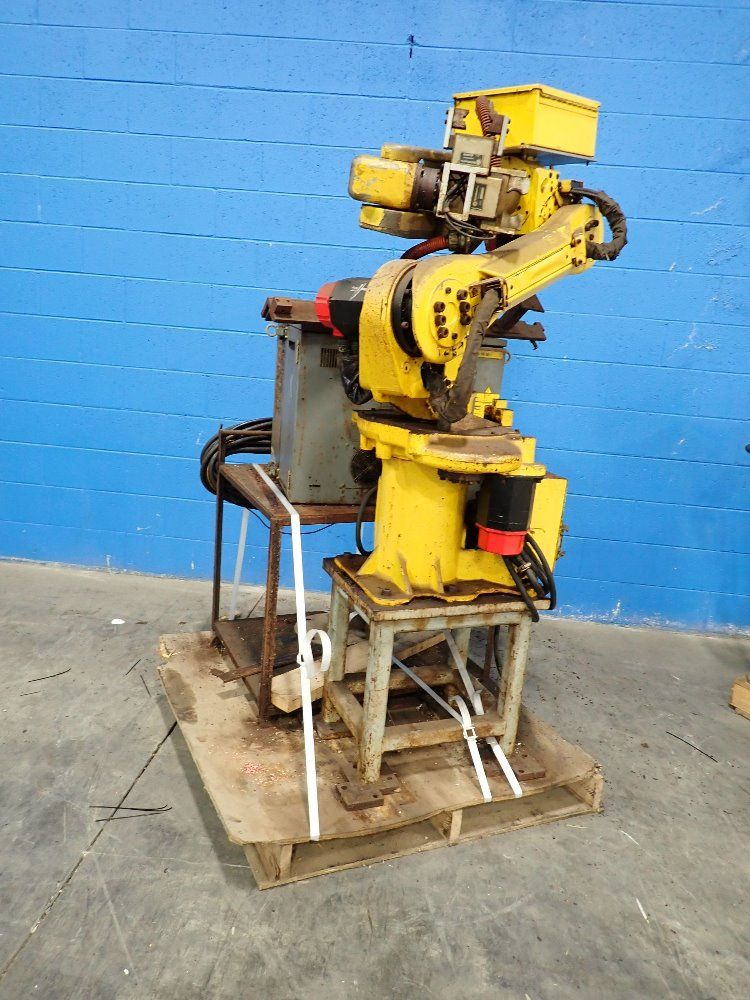 Fanuc Robot Arm And Control Panel - M-6i