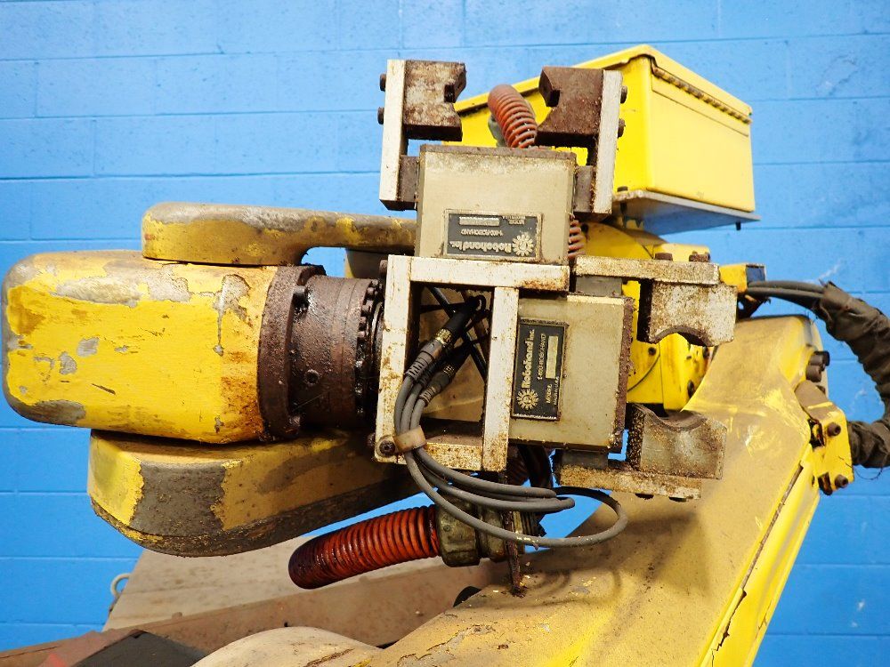 Fanuc Robot Arm And Control Panel - M-6i