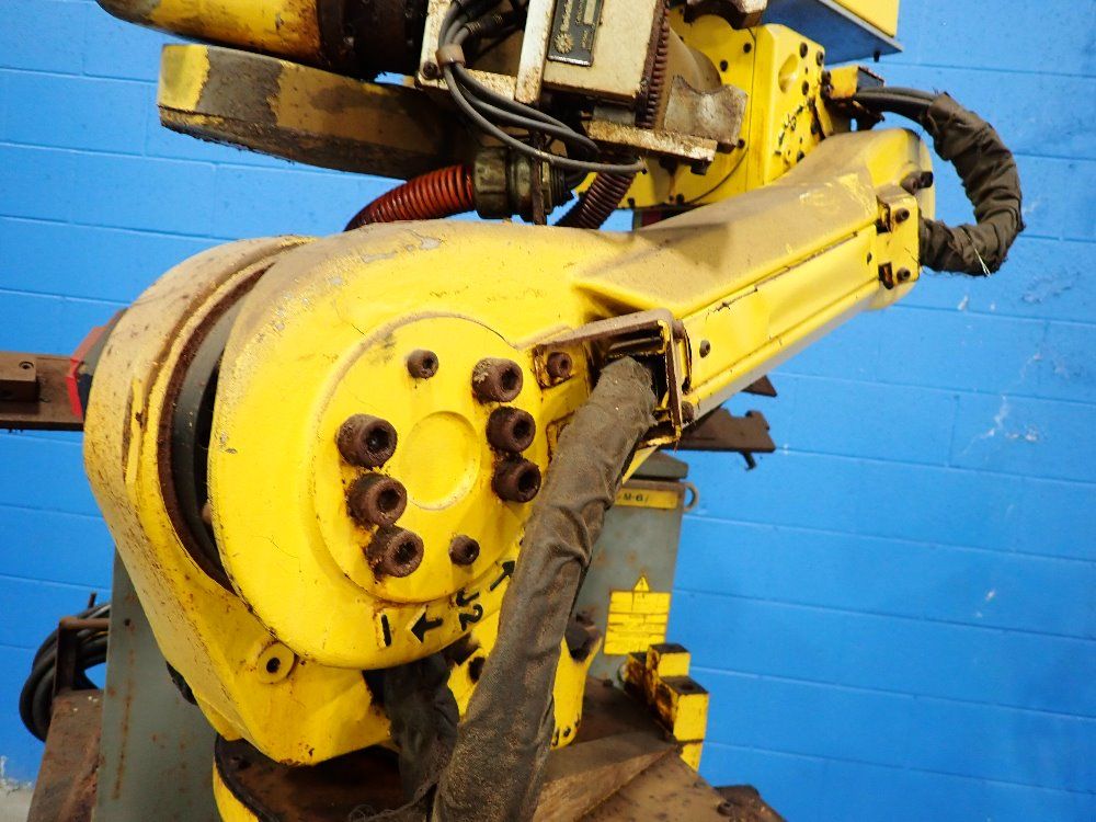 Fanuc Robot Arm And Control Panel - M-6i