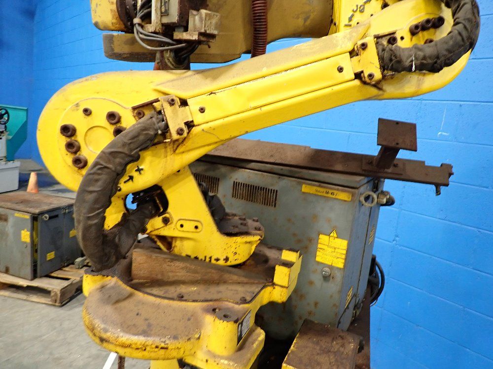 Fanuc Robot Arm And Control Panel - M-6i