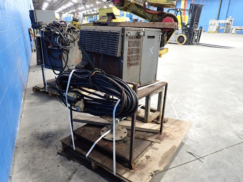 Fanuc Robot Arm And Control Panel - M-6i