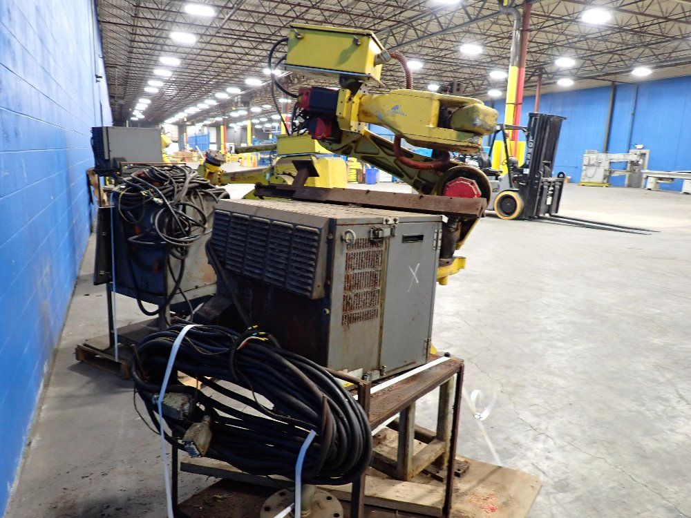 Fanuc Robot Arm And Control Panel - M-6i