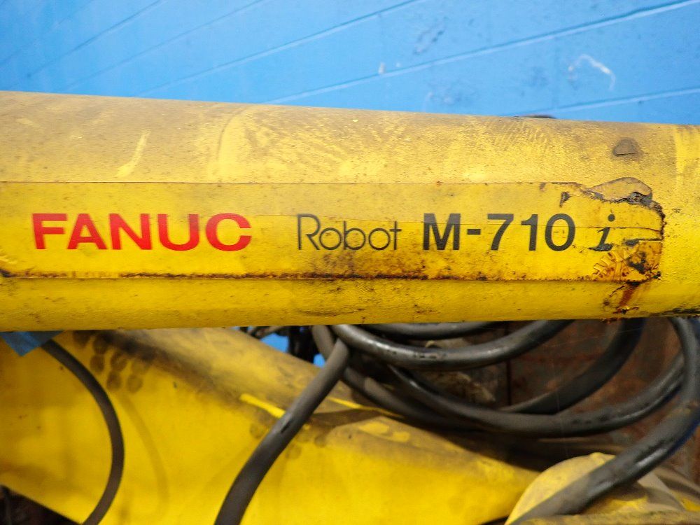 Fanuc Robot Arm And Control Panel - M-710i