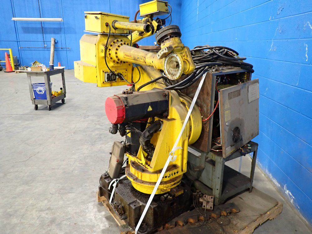 Fanuc Robot Arm And Control Panel - M-710i