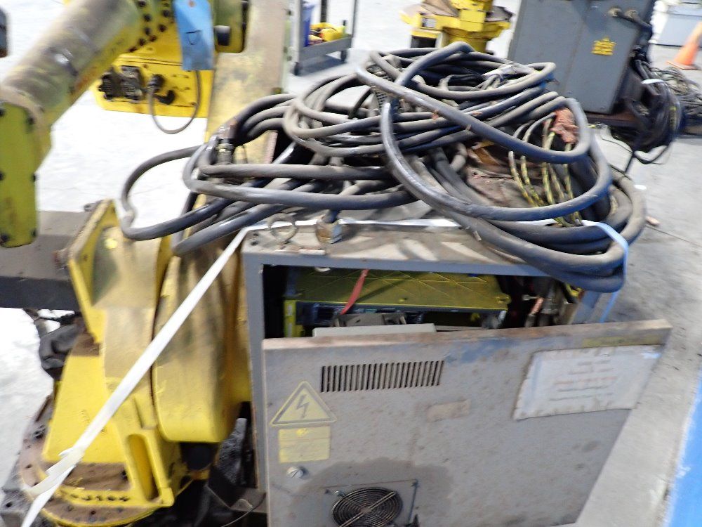 Fanuc Robot Arm And Control Panel - M-710i