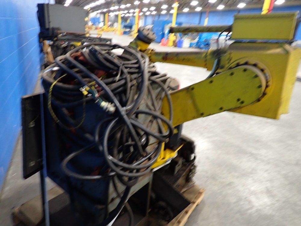 Fanuc Robot Arm And Control Panel - M-710i