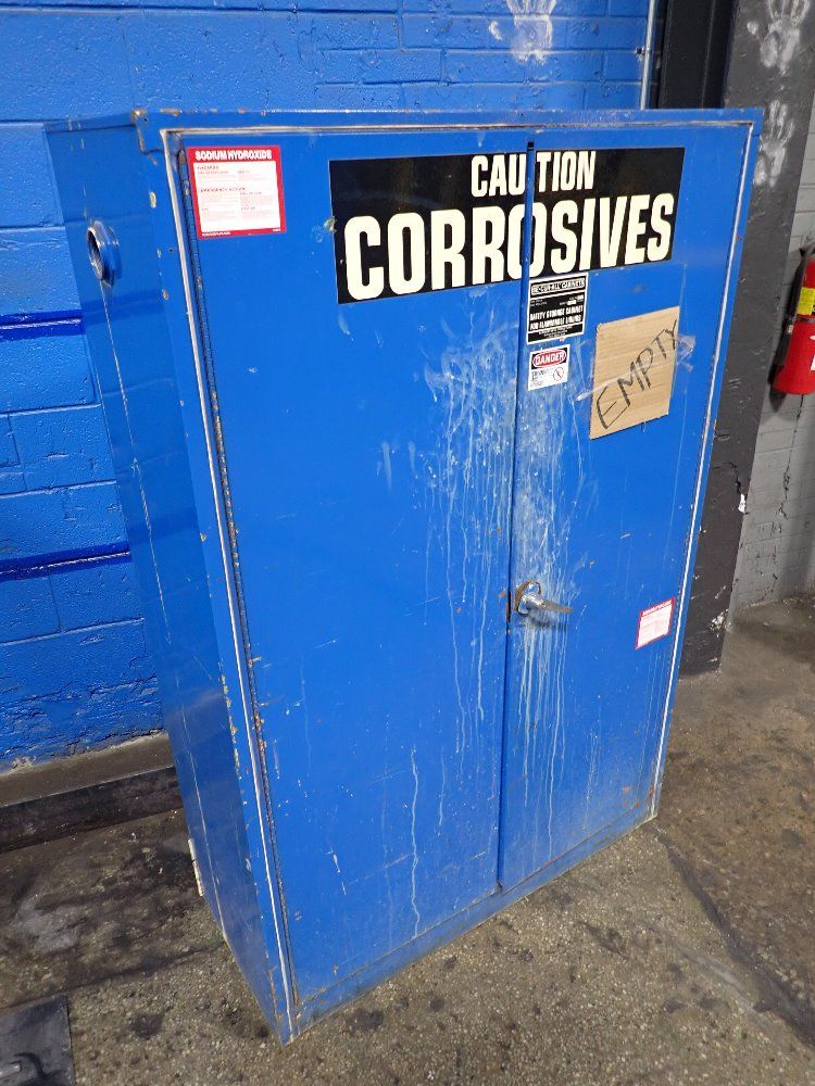 45 Gallons/40" X 14" X 61" Flammable Storage Cabinet