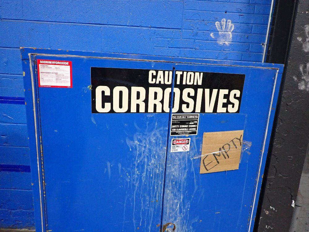 45 Gallons/40" X 14" X 61" Flammable Storage Cabinet