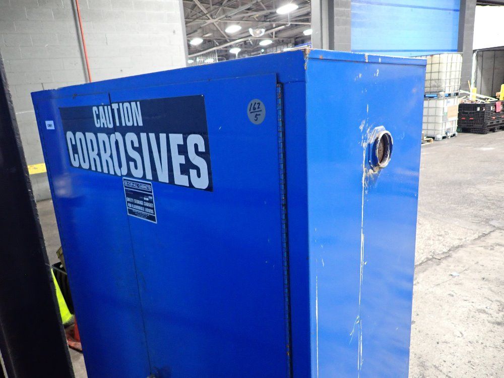 45 Gallons/40" X 14" X 61" Flammable Storage Cabinet