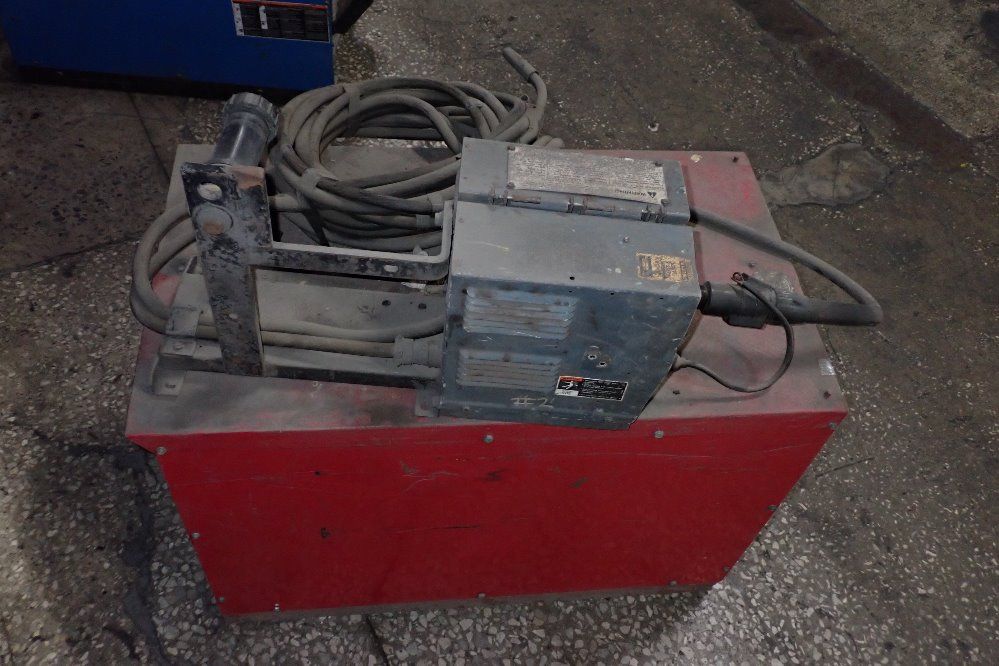 Lincoln Electric 600 Amps Welder - Idealarc Dc 600
