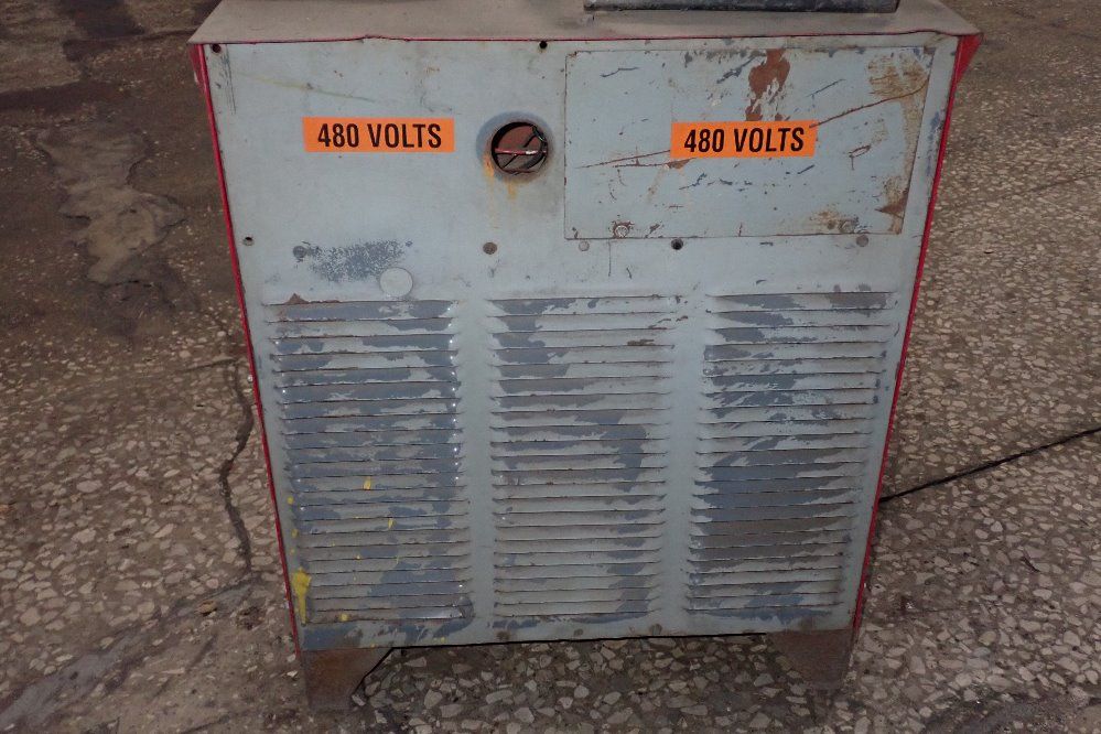 Lincoln Electric 600 Amps Welder - Idealarc Dc 600