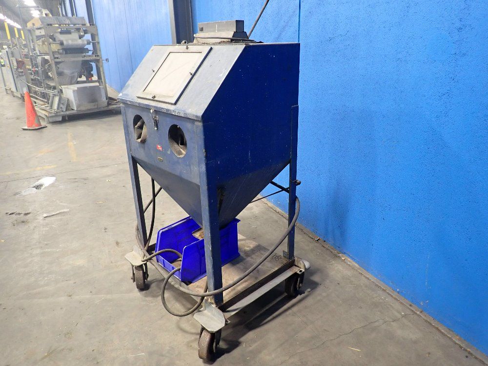Dayton Electric Mfg. Co. Sand Blast Cabinet - 3z849