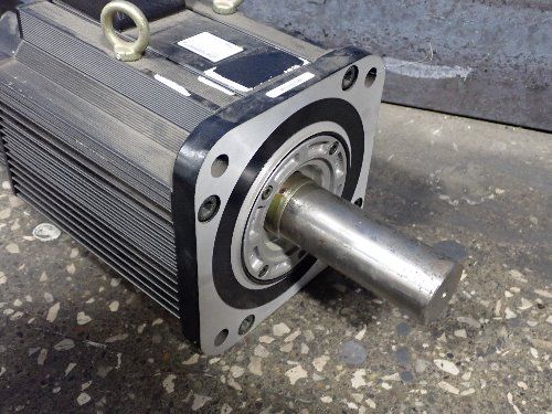 Yaskawa Electric 5500 W Servo Motor
