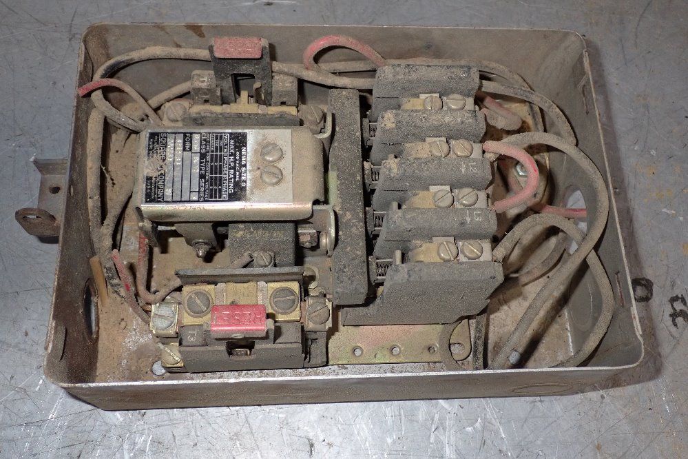 Square D 600 V Electrical Enclosure