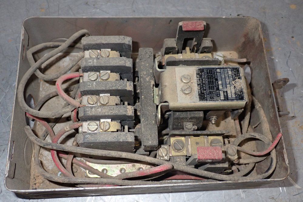 Square D 600 V Electrical Enclosure