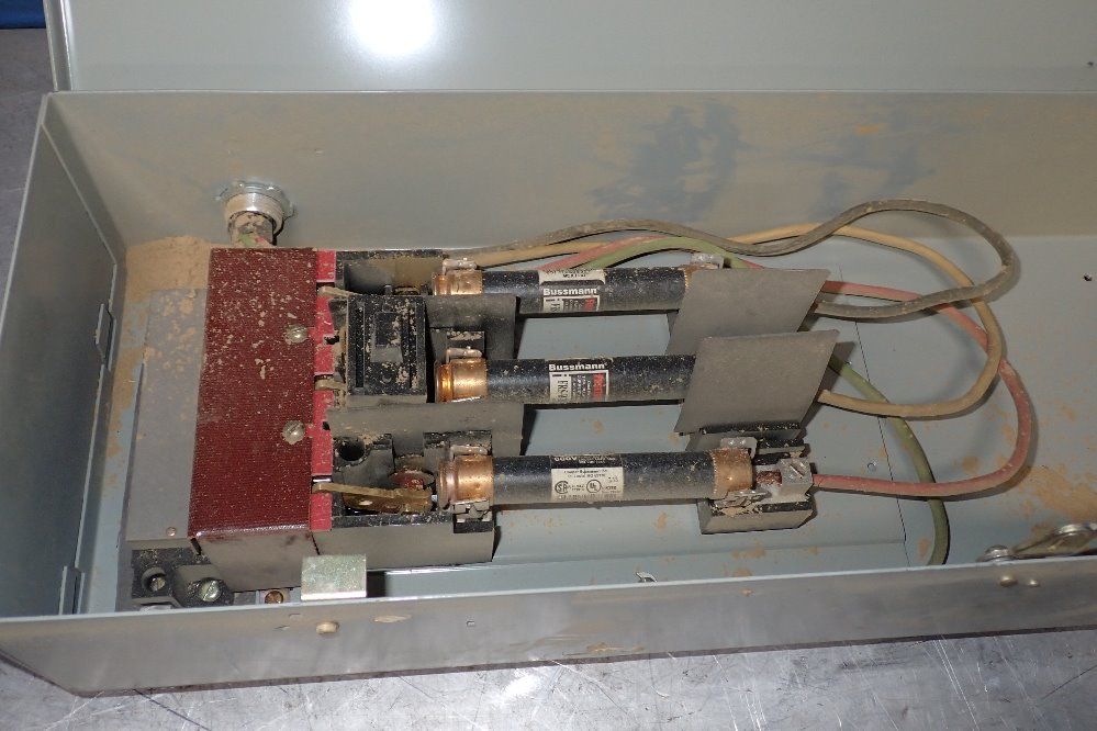 Westinghouse 30 Amp / 480 V Fusible Disconnect Switch - Fan361