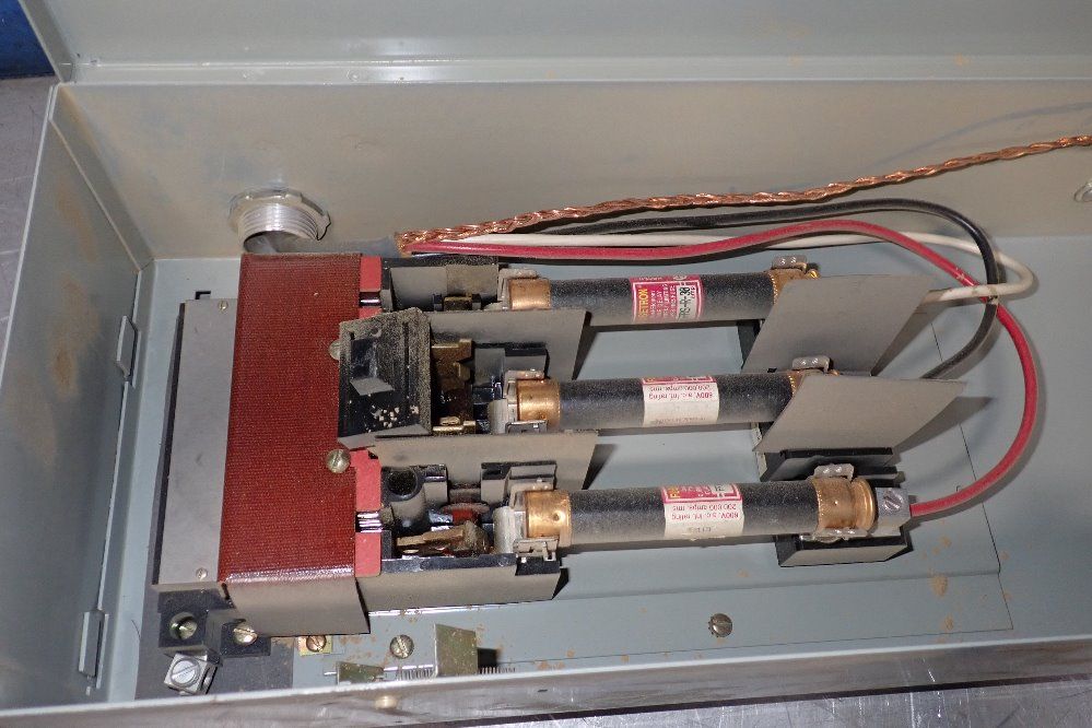 Westinghouse 30 Amp / 480 V Fusible Disconnect Switch - Fan361