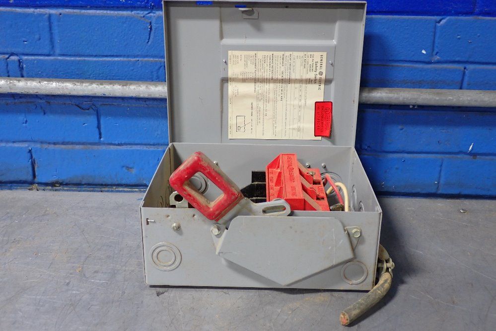 General Electric 30 Amp / 600 V Fusible Disconnect - Thn3361
