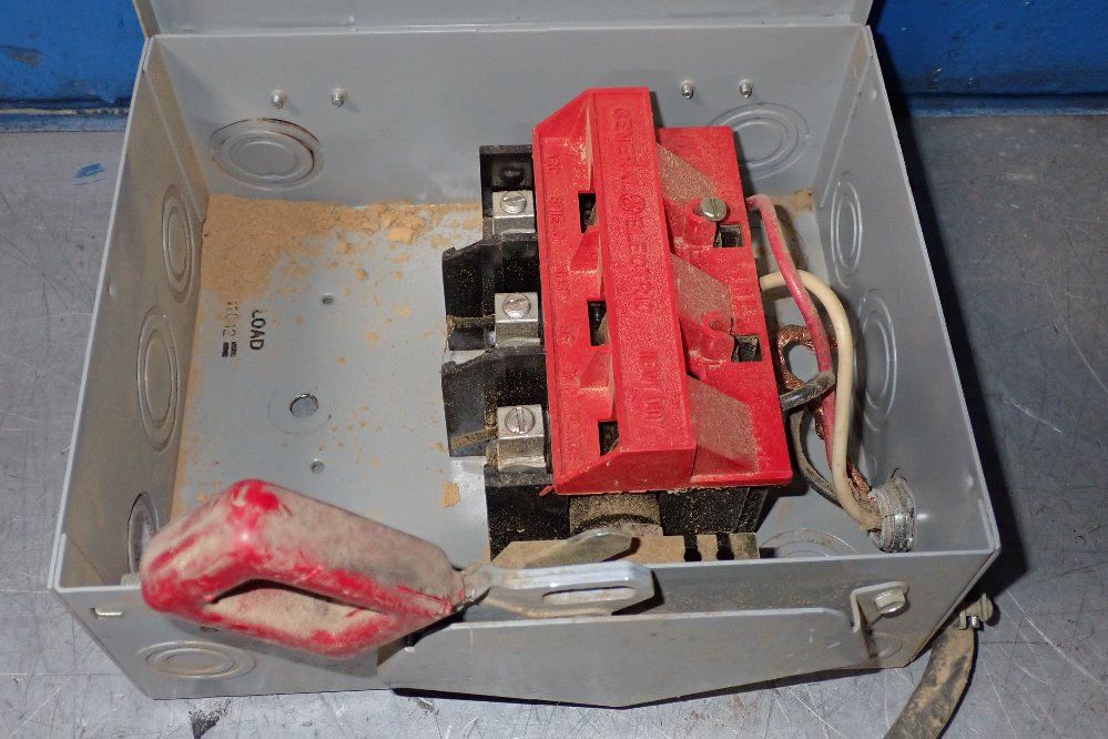 General Electric 30 Amp / 600 V Fusible Disconnect - Thn3361