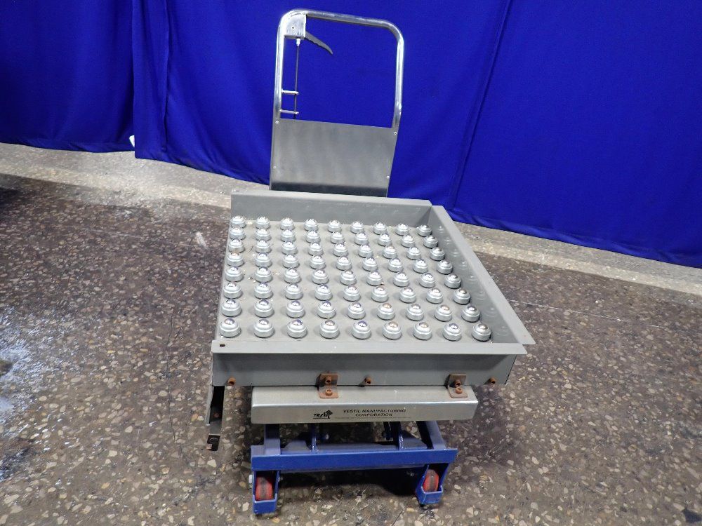 Vestil 31" X 28" Manual Lift Cart - Cart-750-ts