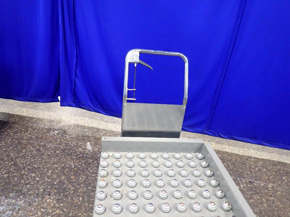 Vestil 31" X 28" Manual Lift Cart - Cart-750-ts