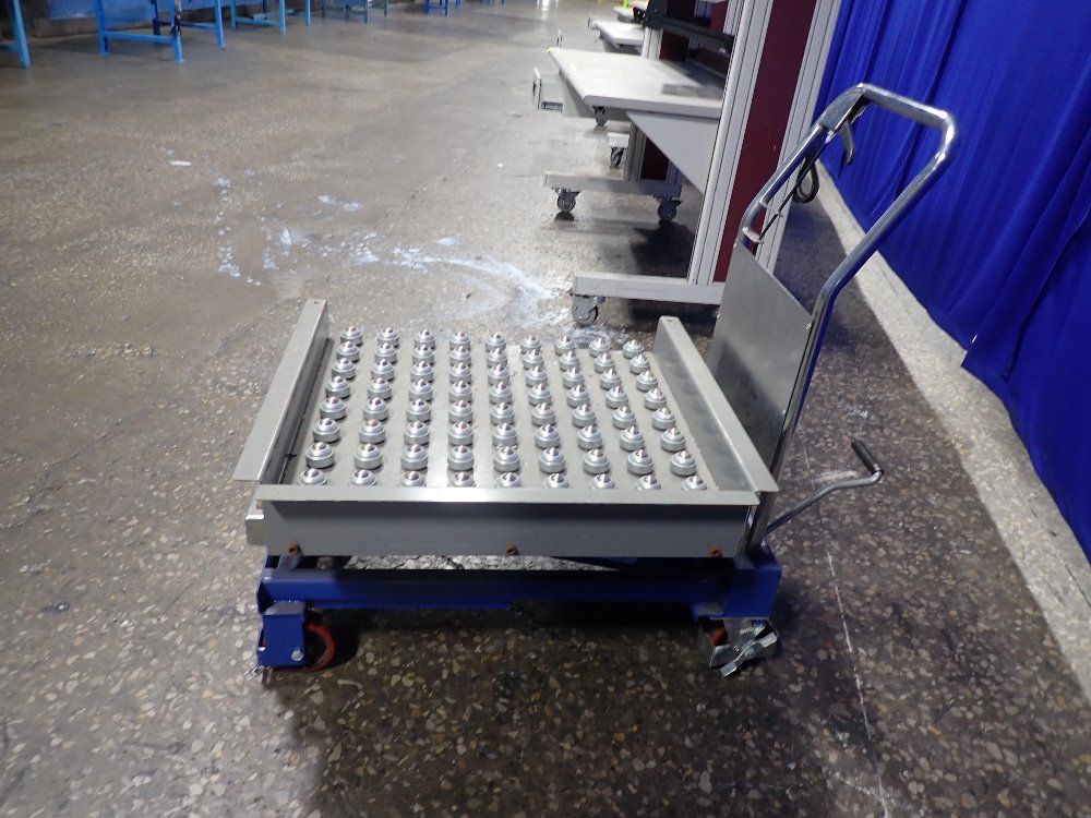 Vestil 31" X 28" Manual Lift Cart - Cart-750-ts