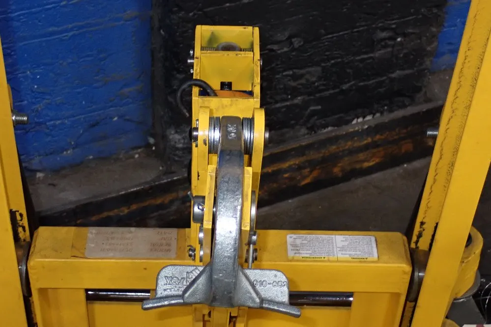 Vestil 1500 Lbs Drum Lifting Cart - Dcr-880-h