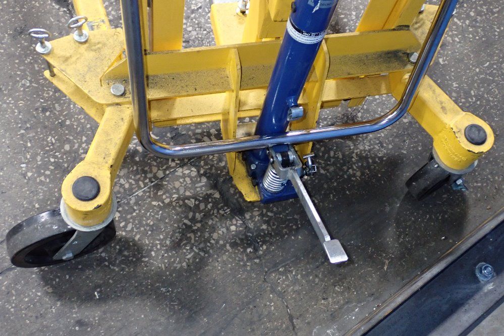 Vestil 1500 Lbs Drum Lifting Cart - Dcr-880-h