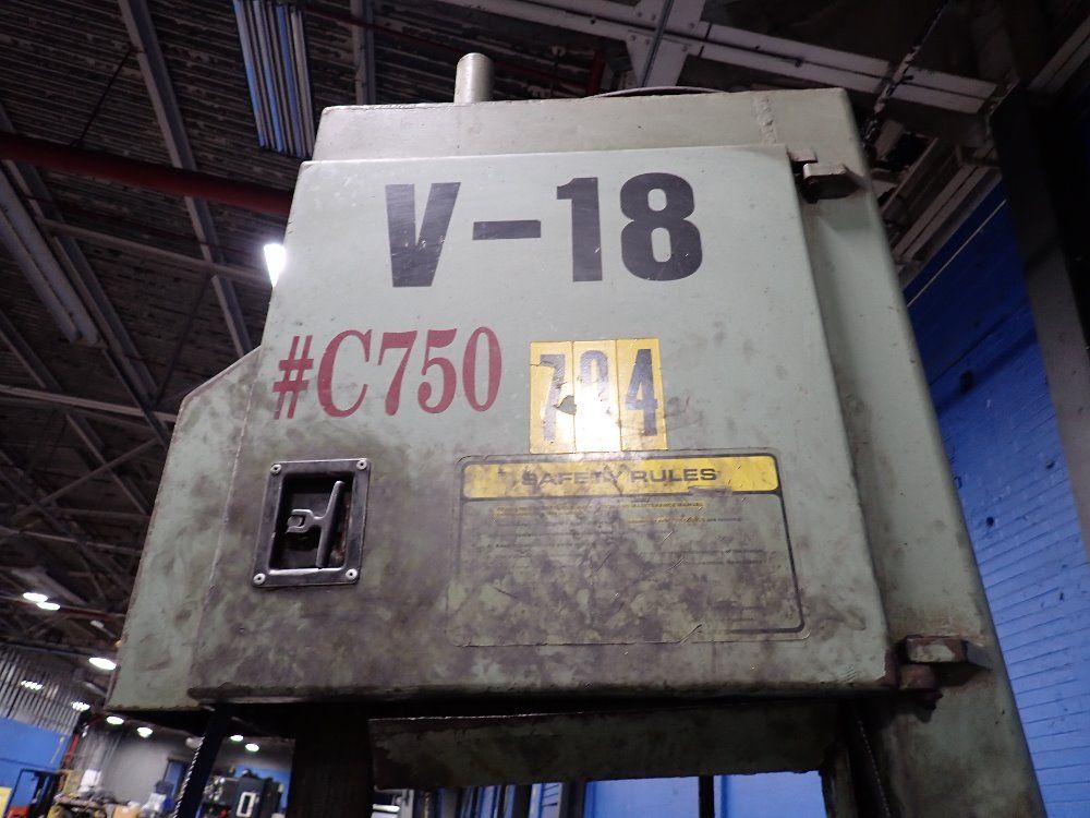 Hyd-mech 19 1/2" Vertical Band Saw - V-18