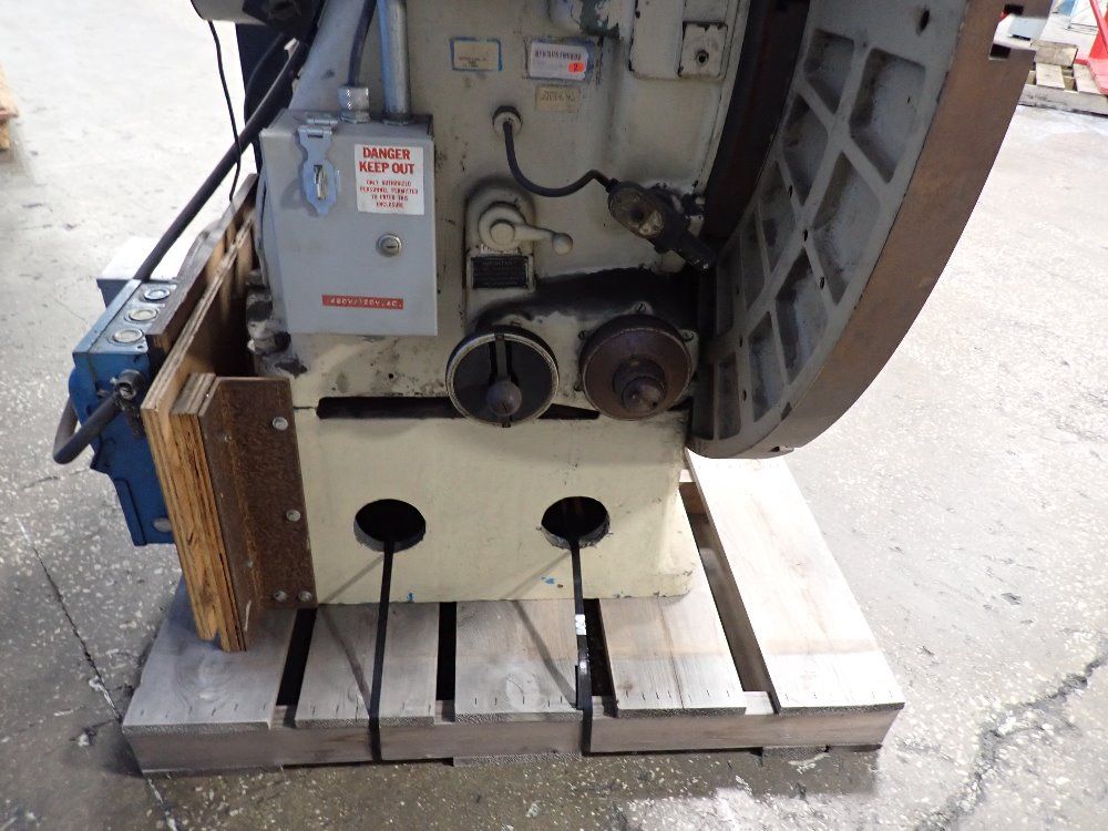 Pratt Whitney 30" Vertical Rotary Table - M1835-0131