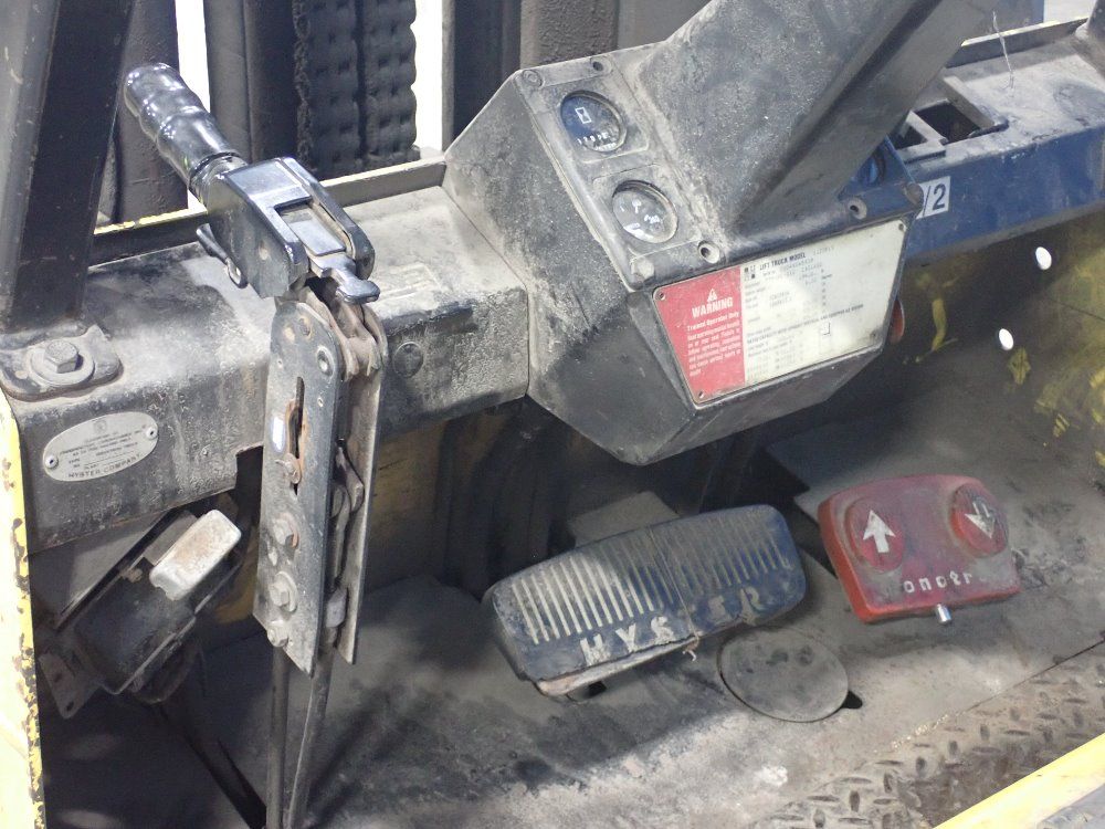 Hyster 7700 Lbs. Propane Forklift - S120xls