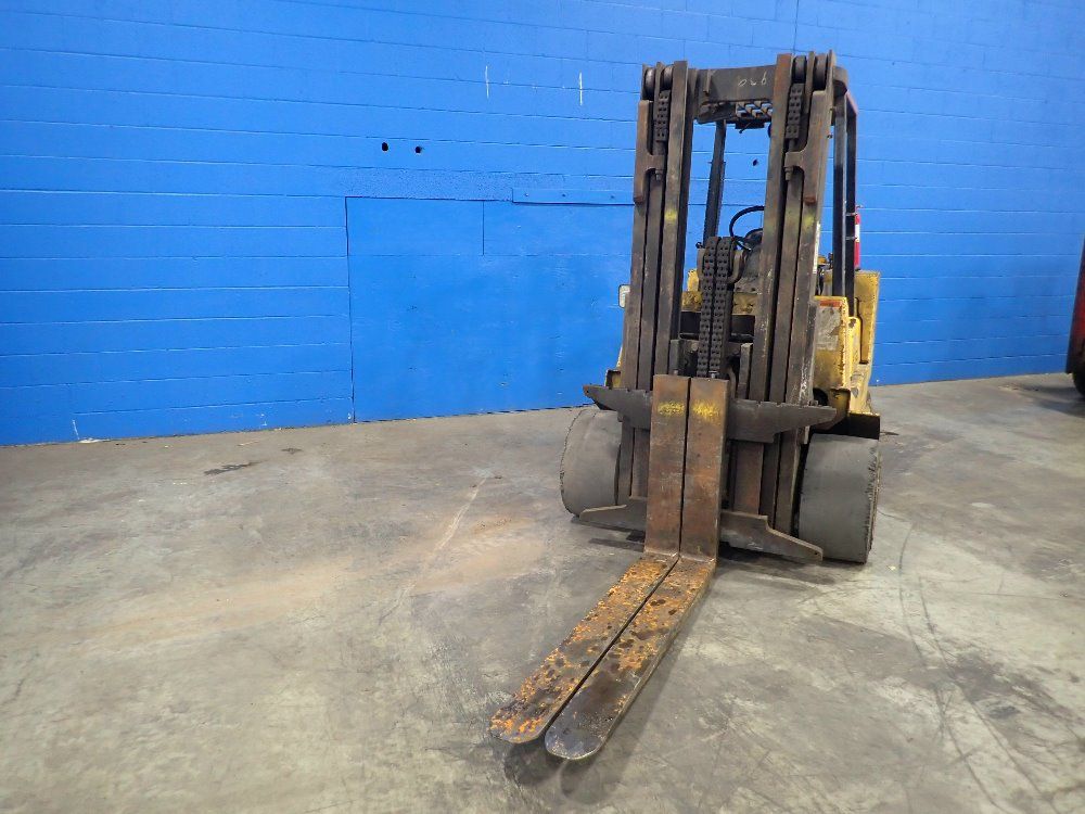 Hyster 7700 Lbs. Propane Forklift - S120xls