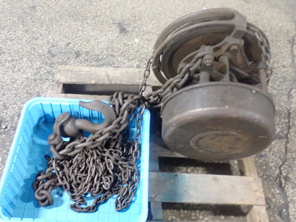 Chester 2 Ton Chain Hoist