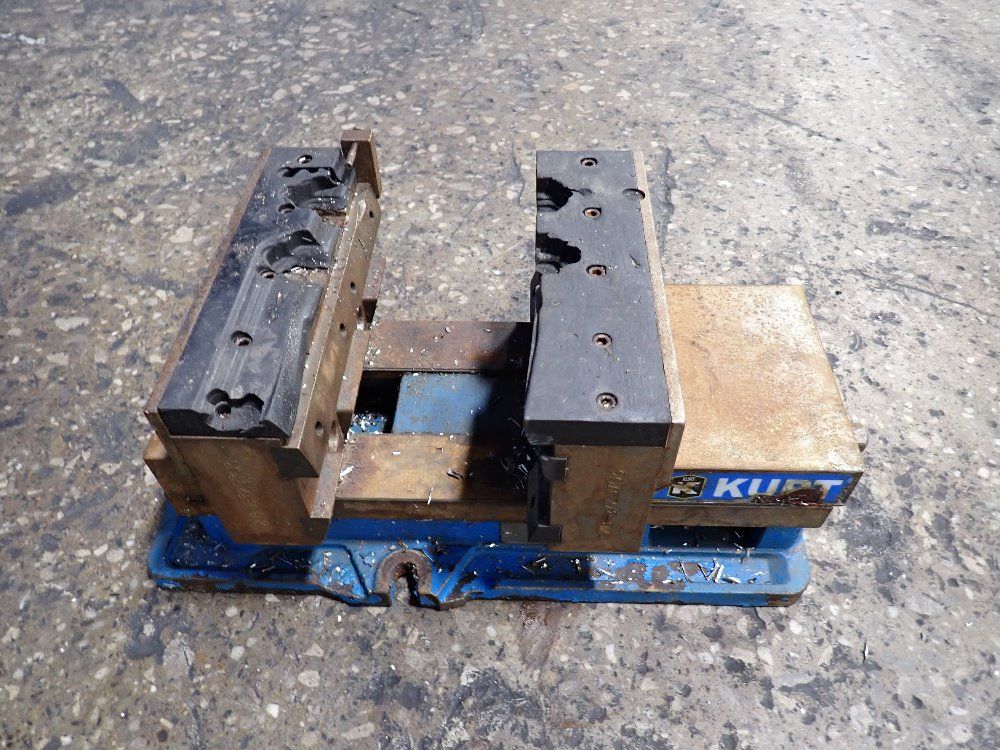 Kurt 6"/8 1/2" Vise