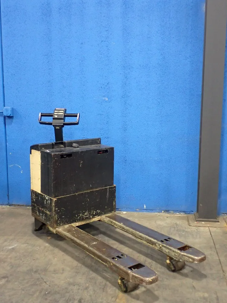Crown Equipment Corp. 4000 Lbs. Electric Pallet Jack - 40gpw-4-14