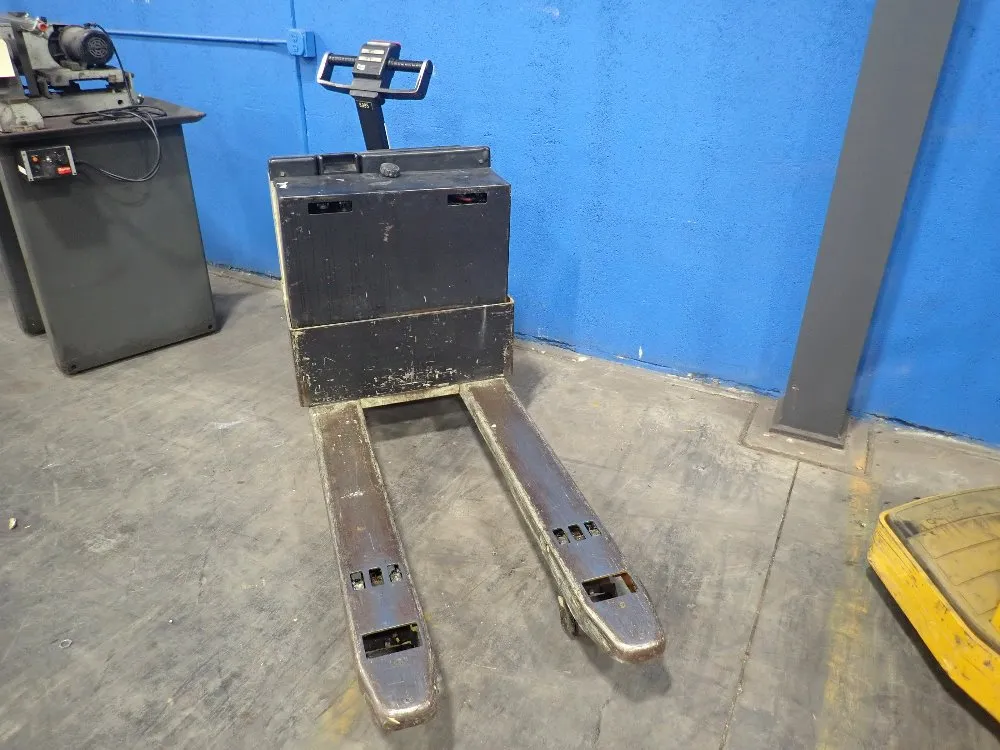 Crown Equipment Corp. 4000 Lbs. Electric Pallet Jack - 40gpw-4-14