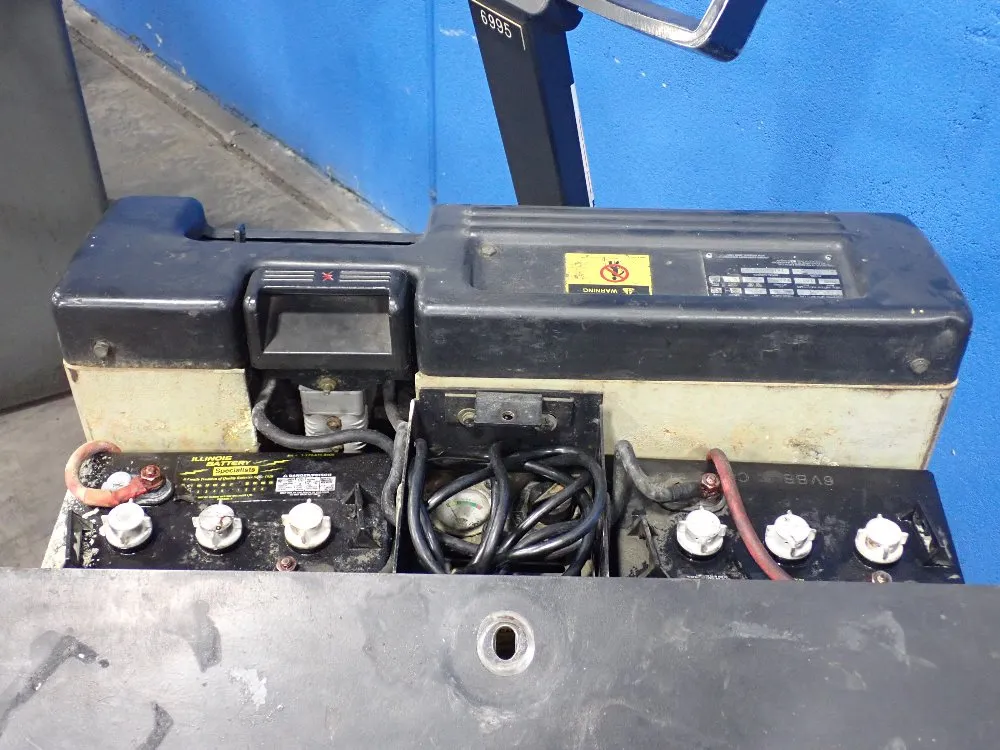 Crown Equipment Corp. 4000 Lbs. Electric Pallet Jack - 40gpw-4-14