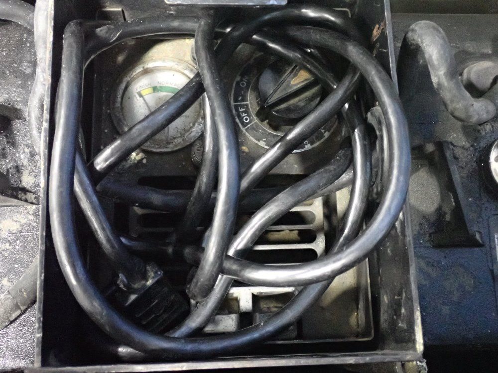 Crown Equipment Corp. 4000 Lbs. Electric Pallet Jack - 40gpw-4-14