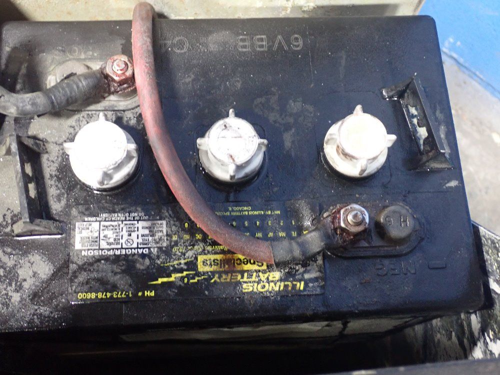 Crown Equipment Corp. 4000 Lbs. Electric Pallet Jack - 40gpw-4-14