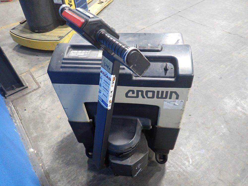 Crown Equipment Corp. 4000 Lbs. Electric Pallet Jack - 40gpw-4-14